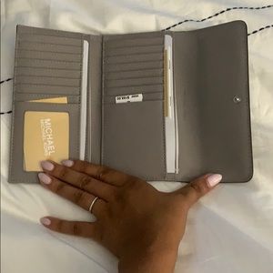 Michael Kors Bags - Michael Kors Wallet Michael Kors Bags - Michael Kors Wallet